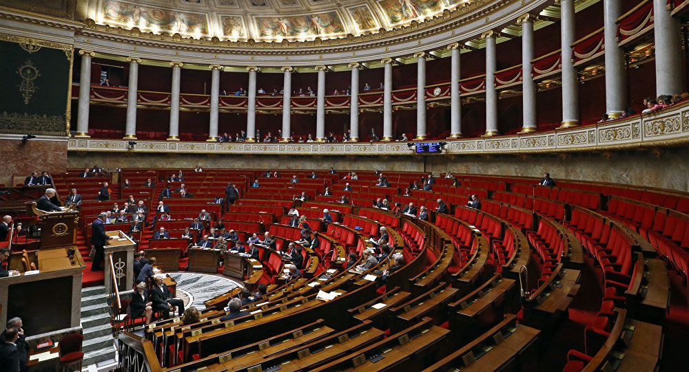 Chaises vides à l'assemblée nationale