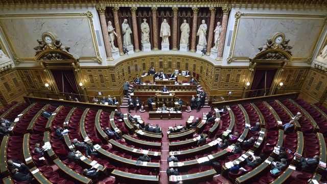 Chaises vides au sénat